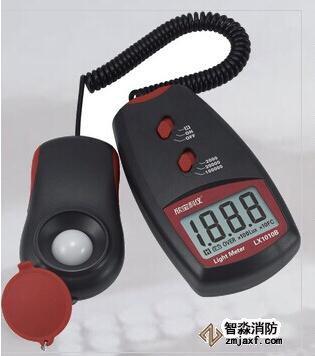 數字照度計量程不小于2000lx；精度：±5％